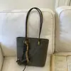 Bolsa Saco Estilo Novo Outono/Inverno 2025 Personalizada Moda Tendência Bolsa de Ombro Design Nicho Bolsa Transversal Casual Feminina