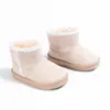 Botines de nieve cortos unisex para bebé con ribete blanco, invierno de ante sintético con forro grueso de felpa, botas cálidas de algodón de suela blanda para niños pequeños