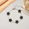 Pulsera de Acero de Titanio Trébol de la Suerte Flor de Cinco Hojas, Trébol de Cinco Hojas para Mujer, Lujo Asequible con Tacto Premium, Joyería de Acero Inoxidable Impermeable 18K