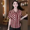 Camisa Versátil Adelgazante de Verano, Nueva Camisa Rayada de Seda Helada de Manga Corta Holgada Fresca Elegante Moderna para Figuras Ligeramente Robustas, Camisa que Reduce la Edad Temporada