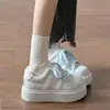 Zapatos de Estilo Universitario Coreano para Aumentar la Altura con Suela Gruesa para Mujer 2026 Nuevas Zapatillas Blancas de Caña Baja para Primavera Zapatos de Estudiante Zapatos de Pan