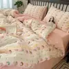 Conjunto de cuatro piezas de algodón fresco y lindo con estampado de dibujos animados, estilo INS de algodón puro, adorable y suave, adecuado para todas las estaciones, juego de tres piezas para dormitorio
