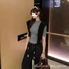 Camiseta Blanca Absolutamente Impresionante y Hermosa de Manga Media para Mujer, Nuevo Modelo Verano 2026, Top de Gama Alta de Nicho Ajustado al Cuerpo con Hombro Derecho
