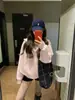 Sudadera de punto con capucha rosa estilo preppy coreano dulce para mujer, chaqueta cálida de terciopelo para otoño e invierno 2025, que reduce la edad
