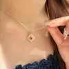 Colar de Joias da Moda Personalizado com Textura Única de Renda Vazada, Artesanato Requintado, Pingente Elegante e Luxuoso de Corrente para Clavícula