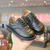 Novos Sapatos de Couro Infantis Estilo Coreano para Meninos 2026 Sapatos Casuais Mocassins Primavera e Outono Solado Macio Estilo Britânico Sapatos de Bebê e Criança Sapatos da Moda