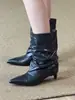 Coleção Outono/Inverno 2026 estilo coreano: botas de tornozelo de bico fino, salto baixo fino, plissadas e com babados, botas de cano alto da moda e botas curtas para mulheres