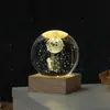 Bola de cristal personalizable grabada con láser 3D con luz nocturna emisora de luz, adorno de cristal de escritorio y decoración que realza el ambiente