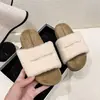 Chinelos de pelúcia com design exclusivo em estilo de letras para mulheres, nova versão coreana outono e inverno 2026 chinelos peludos de calçar