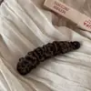 Grampo de Cabelo de Veludo Tecido Retrô Estilo Coreano para a Parte de Trás da Cabeça Feminina 2025 Novo Presilha Banana Estampada de Leopardo Presilha Torcida de Alta Qualidade