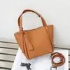 Moda Europea y Americana Transfronteriza Otoño e Invierno Primera Capa Piel de Vaca Bolso de Hombro Único Bolso Elegante para Mujer Bolso Cesta de Viaje Cuero Genuino