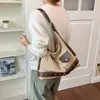 Bolso de hombro decorado con cinturón en la axila, nuevo bolso hobo de gamuza para mujer, bolso versátil 2026 para el día a día, bolso cruzado con remaches