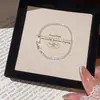 Pulseira de zircônia brilhante estilo europeu e americano para mulheres, novo modelo 2026, simples e única, elegante e de alta qualidade, acessório de mão versátil