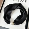 Lenço Quadrado Pequeno de Luxo de Entrada Francês Primavera e Verão Colar de Pérolas Lenço com Fivela Magnética para Preguiçosas Lenço Feminino com Corrente Clavicular