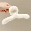 Pinza para el pelo de felpa con lunares de alta gama 2026, Pinza de tiburón moderna y exquisita para mujer, Versátil para el uso diario y el trabajo, Accesorio para el cabello