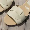 Comércio Exterior 2025 Verão Novo Estilo Sandálias Femininas Planas Simples com Tiras Cruzadas e Bico Quadrado para Uso ao Ar Livre