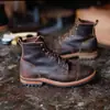 Venda Direta da Fábrica Botas Masculinas Casuais Versáteis Salto Baixo Quadrado Bico Quadrado Tira Fina Retro Jgb2020N0012017