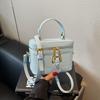 Bolso de Mujer Bolso de Caja de Mano para Mujer 2025 Verano Nueva Moda Casual Simple Retro Nicho Un Solo Hombro Bolso Cruzado