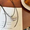 Collar de Cuerda de Cuero Negro Croissant Estilo Normcore Coreano para Mujer Cadena Larga para Suéter de Cuello Halter Accesorios de Otoño e Invierno Lujo Accesible de Gama Alta