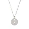 Venta caliente transfronteriza collar con letra de acero de titanio colgante redondo 26 mayúsculas en inglés collar de joyería pulida al por mayor
