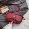 Bolso de mano estilo nicho de Corea del Sur para mujer, bolso cuadrado pequeño, portátil y moderno, bandolera estilo occidental, diseño nicho, 2025