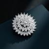 Broche de copo de nieve de circonita con microincrustaciones de alta calidad y súper llamativo, elegante ramillete decorativo para mujer, nuevo broche de moda que combina con todo.