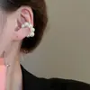 Pinza para Oreja Exquisita Estilo Francés en Forma de C con Perlas Sin Agujeros en las Orejas Clip para Cartílago de la Oreja Sencillo Combinable Lujo Ligero Pendientes de Gama Alta para Mujer