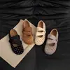 Estilo urbano oscuro, fresco y atrevido: zapatos casuales para mujer, modernos y a la moda, un artículo popular de 2024
