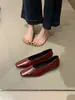 2026 Primavera/Outono Novos Mocassins Femininos Simples de Calçar com Bico Quadrado Retro Francês Sapatos Individuais Femininos de Solado Macio Sapatos Pequenos de Couro