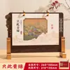 Calendário de Mesa de Madeira Estilo Chinês Ano do Carneiro 2027 com Porta-Caneta Ornamento Multifuncional para Desktop Calendário de Escritório com Impressão para Negócios