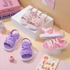 Sandálias Florais Estilo Princesa para Meninas, Sapatos Respiráveis com Solado Macio Antiderrapante, Sandálias de Praia de Verão com Velcro e Strass Atacado