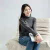 Camiseta base de cuello medio alto para mujer, modelo nuevo 2026 para primavera, otoño e invierno, con un look sofisticado, cuello alto pequeño, camiseta de manga larga de algodón puro