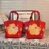 Design de Nicho Bolsa de Mão Vermelha com Padrão para Casamento Bolsa de Presente Festiva em Lona Saco de Balde de Mão com Estampa de Natal Ano Novo