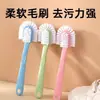 Cepillo de zapatos de cinco caras, cepillo de limpieza de zapatos doméstico de cerdas suaves y mango largo, multifuncional, elimina eficazmente la suciedad sin dañar los zapatos, una herramienta de limpieza que se puede colgar para guardarla
