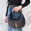 Bolsa de Mão Acolchoada Bordada Nova Moda Versátil Primavera/Verão 2026 para Mulheres Bolsa Simples Casual para o Dia a Dia Bolsa de Ombro Tendência