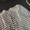 Camiseta de manga larga a rayas con bloques de color, cuello Henley, estilo fino de principios de otoño, fresca y sencilla, para mujer, top básico casual estilo coreano
