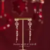 Brincos Florais Veludo Vermelho Festivos de Ano Novo para Mulheres, Ear Cuffs para Ano Novo e Casamentos, Brincos de Franja de Alto Padrão para Mulheres