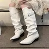 Nuevas botas de caña alta plisadas estilo nicho para otoño/invierno con caña ancha y punta fina, hebilla de cinturón, diseño 2026, botas largas, botas de montar