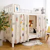 Cortinas de cama com estampas vibrantes para dormitórios universitários, fabricadas industrialmente, adequadas para camas de solteiro, tecido blackout, usadas para cobrir e ocultar a cama
