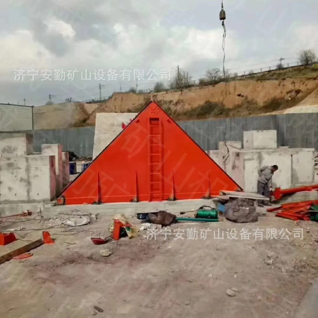 自复式立井防爆门.jpg