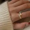 Processamento de fábrica anel personalizado feminino aço titânio não desbota abertura ajustável anel dedo indicador suporte amostra