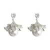 Pendientes Irregulares Tridimensionales de Hoja de Ginkgo para Mujer, Pendientes de Falda de Hoja de Loto de Nicho Super Hada, Pendientes de Botón de Perla de Lujo Ligero de Gama Alta