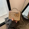 Bolso acolchado de pedido extranjero para mujer, bolso cruzado moderno y versátil, nuevo bolso de hombro Otoño/Invierno 2026, bolso de caja con cadena