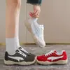 Tênis novos estilo coreano para pais de primeira viagem para mulheres, outono de 2026, para estudantes, corrida, esportes, sola grossa, que aumentam a altura, tênis casuais YY3303