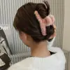 Versión coreana de accesorios para el cabello nuevos de otoño e invierno moda lindo color caramelo conejo felpa pasador pinza para el pelo temperamento cruz grande pinza de agarre