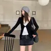 Camisa Base de Manga Larga Retorcida de Color Contrastante Estilo Coreano Falsa de Dos Piezas para Mujer Otoño Nueva Llegada Diseño de Cuello en V Adelgazante Top