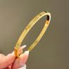 Pulsera de Acero de Titanio Yunyao Trébol de Cuatro Hojas Cielo Estrellado Cintura Delgada para Mujer, Diseño de Nicho de Alta Gama, No se Desvanece, Moderno, Venta al por Mayor Transfronteriza
