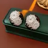 Brincos vintage de segunda mão, brincos versáteis retrô da moda para mulheres, acessórios de nicho de luxo leve, de alta qualidade e estilosos para atacado