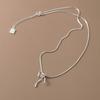 Collar Nalan S925 de plata esterlina con diseño de nicho simple y moderno con forma de serpiente y medio lazo de diamantes Y01731
