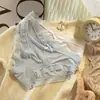 Pantaletas triangulares sin costuras de seda helada para niñas con ribete de encaje, transpirables y cómodas, de cintura media, estilo puro y seductor